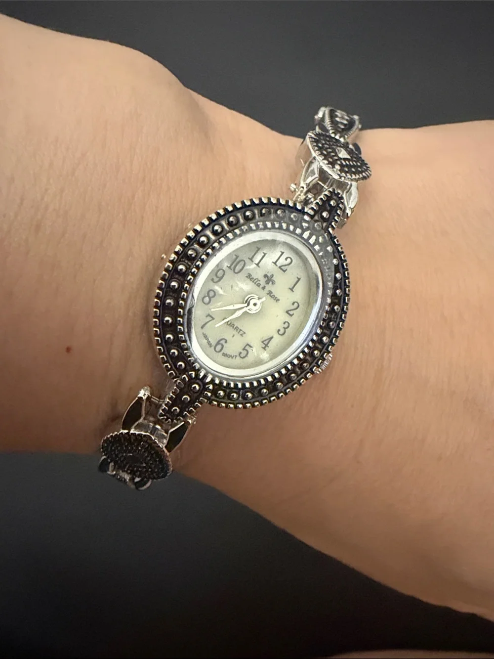 Silver-Tone Oval Vintage Bracelet Watch - Quartz